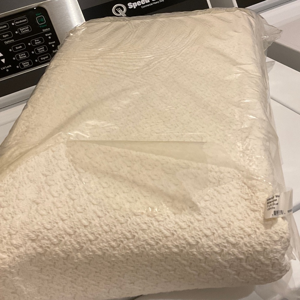 Coyuchi Organic  White Stellar Blanket - Full/Queen, nwt